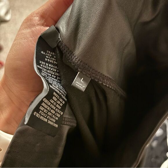 7 For All Mankind Faux Leather Liquid Moto Legging Pants Black- Size Large - Picture 10 of 10